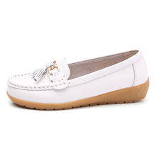 Load image into Gallery viewer, Godasse, chaussure de bureau, mocassins en cuir pour femme, chaussure de bateau, chaussure décontracté pour femme, chaussure en cuir, mocassins décontracté pour femme, mocassins femme, chaussure légère, chaussure décontracté, mocassins souple, chaussure de conduite, chaussure de mariage, chaussure en cuir pour femme